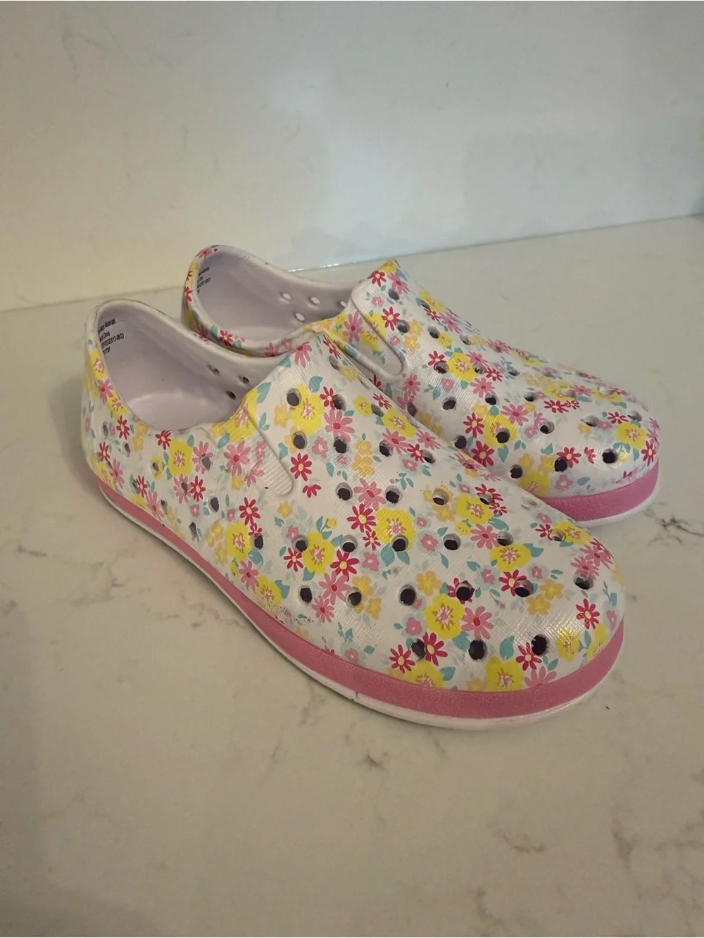 Cat & Jack Kids Floral Slip-On Shoes in White and Pink